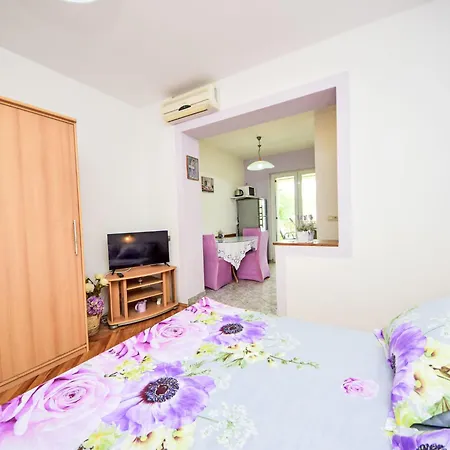 Appartement Dajak-2 By Interhome